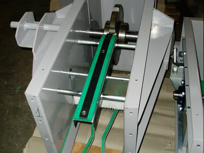 Chain conveyors